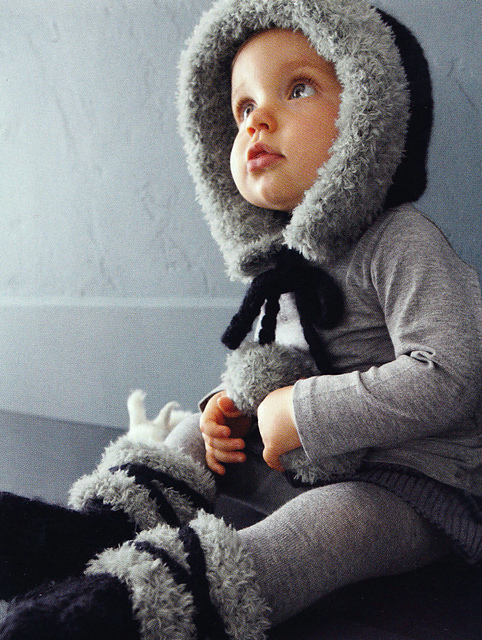 36 Bonnet à pompons (Pompom Hood)