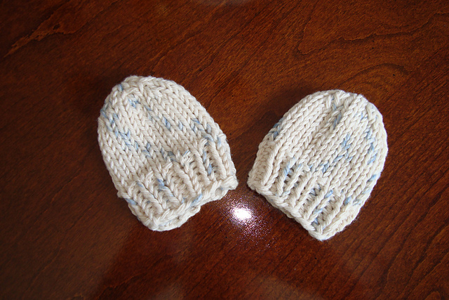 Simple Mittens for Baby