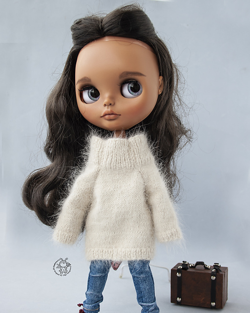 Sweater for 12" dolls and Blythe