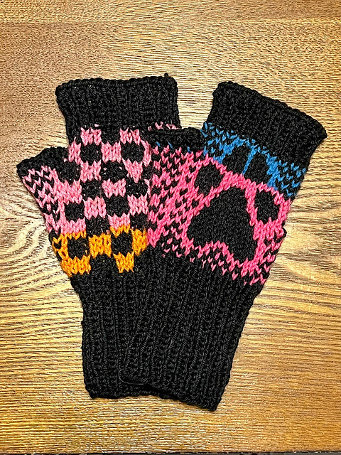 Checkered Paw Fingerless Gloves