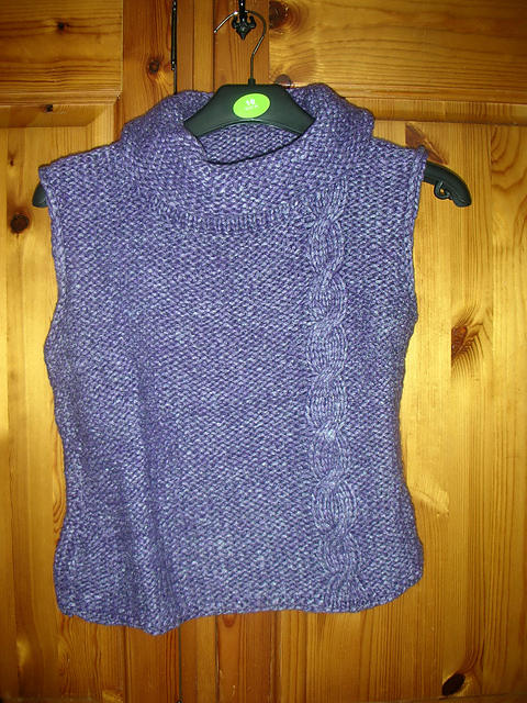 Sleeveless Simple Cable Top