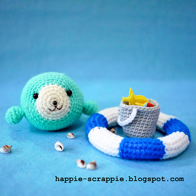 Swimming Float & Bucket for The Baby Seal