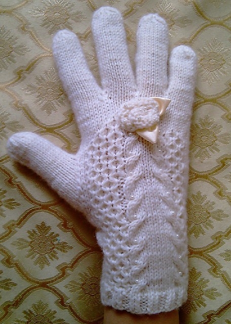 Tender Meringue Gloves
