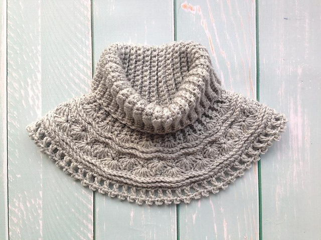 Grey Sea Waves Neck Warmer