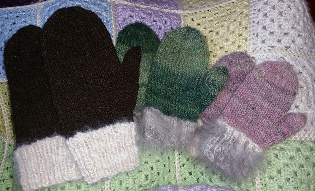 Children's Angora Mittens No. 633