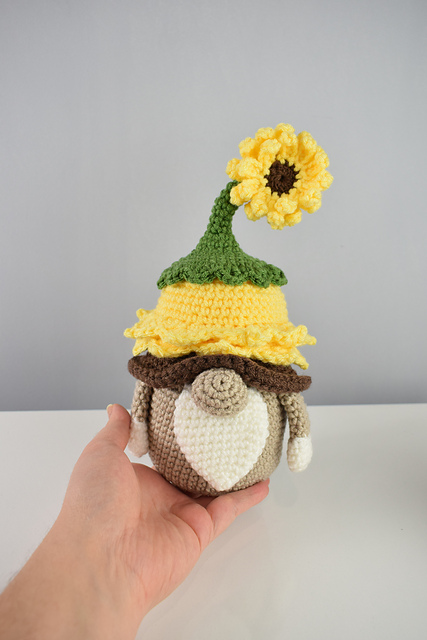 Sunflower gnome