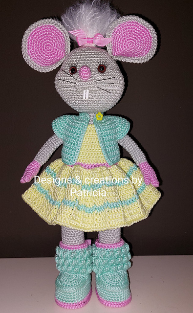 Muis Knabbel met kleding