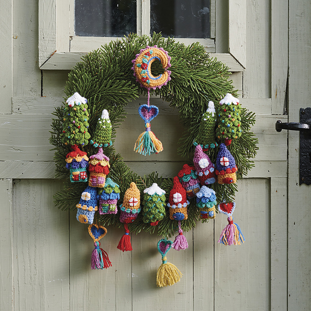 Ravelry: Christmas Decor - Wreath pattern by Steffi Glaves