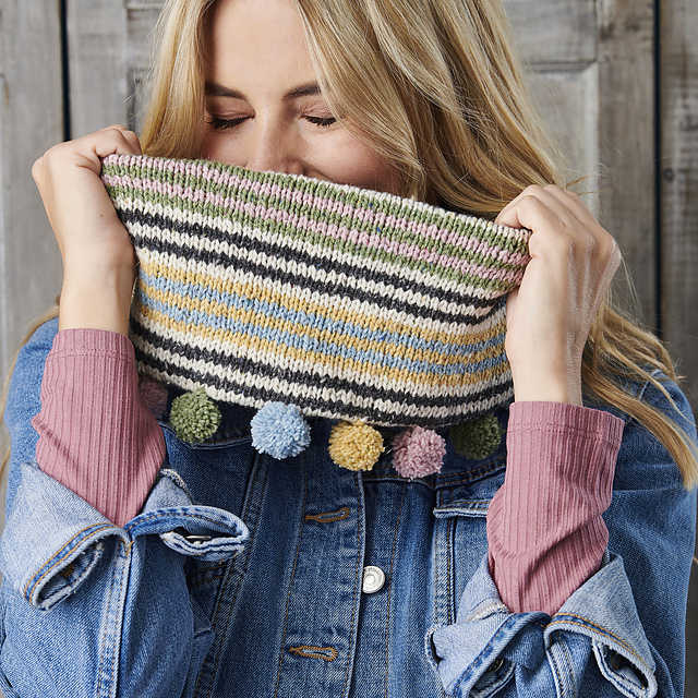 Pompom Cowl