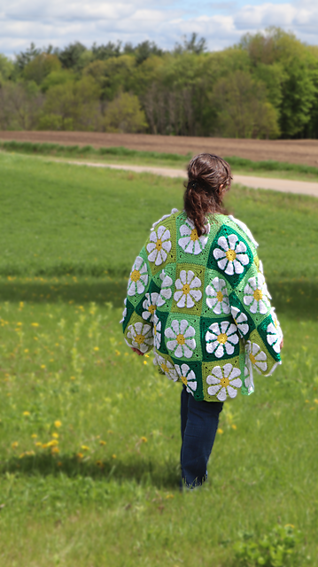Ravelry: Vintage Retro Daisy Granny Square Cardigan pattern by