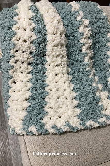 Easy Stitch Plush Chunky Blanket