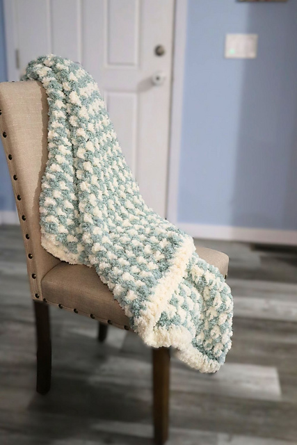 Quick and Easy Fluffy Throw Blanket