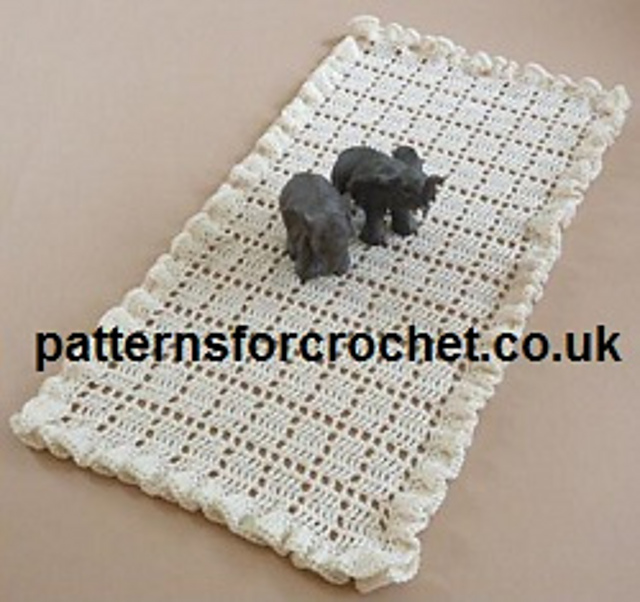 PFC66 Frilled Table Runner