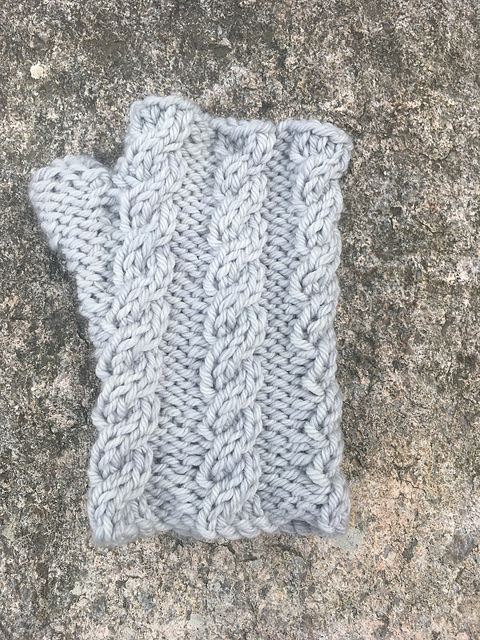 Cabled Mitts
