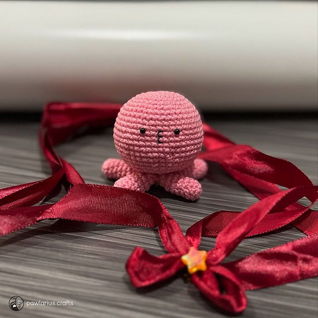 qPIGp(̂•͈Ꙫ•͈⑅﻿)̂ ୭*゜♡♡ Ravelry: Takopi's Original Sin Octopus pattern by PawlariusCrafts