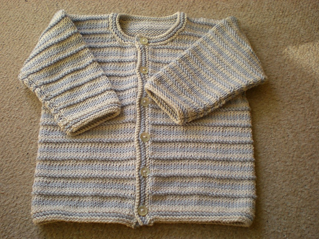 6434 Babyjacke, Muetze und Soeckchen mit Ringeln