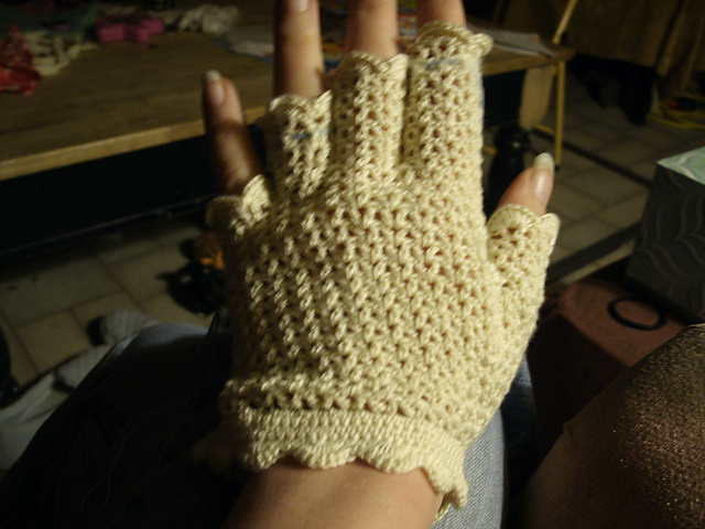Lace-Working Glove