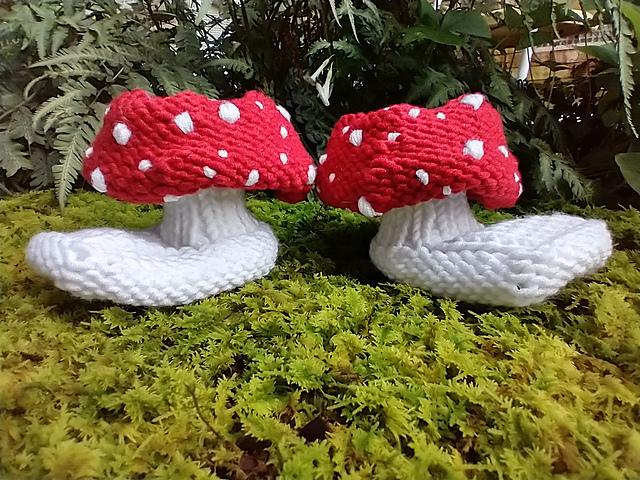 Toe-dstool Booties