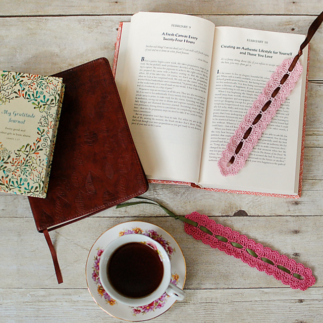 Ravelry: Lace Bookmark pattern by Kara Gunza