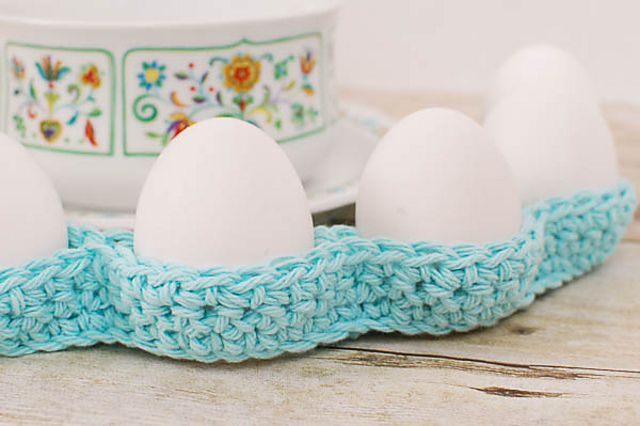 Easter Egg Cozy Table Decor
