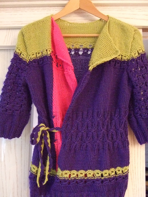 # 85 Pulli mit Wickeleffekt