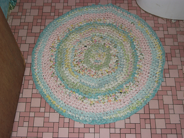 Ravelry: Round and round: Rag-to-rug-crochet pattern by Anna Hobbs