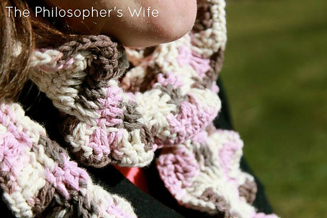 Girlie and Graceful Crochet Ruffle Scarf Pattern