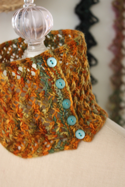 Zelda Lace Neckwarmer