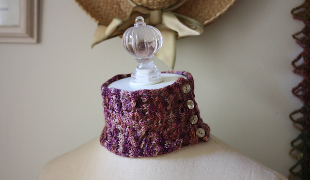 Arabesque Lace Neckwarmer
