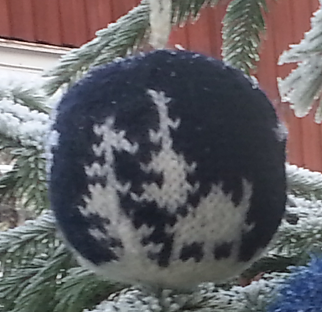 4 Christmas Balls