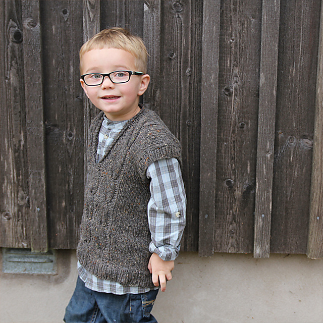 Ravelry: Cabled vest / Fin flettevest pattern by Anna Enge