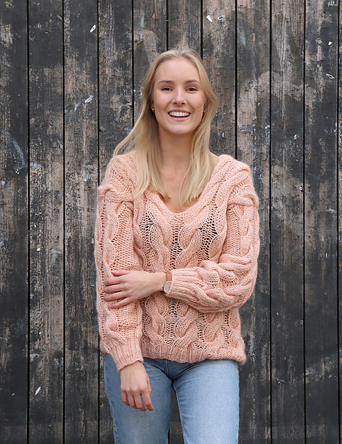 Cute in Cables Sweater / Fin i flettegenser