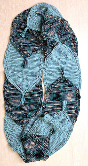 Ravelry: Pointz cowl/scarf pattern by Tuula Maaria