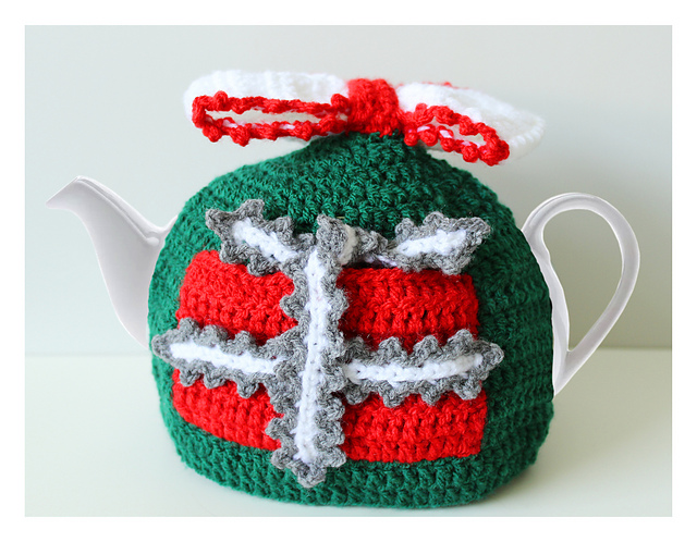 Teapot cosy with pockets