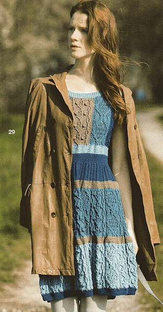 # 29 Gestreiftes Kleid