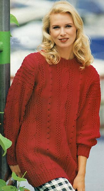 # 24 Weinroter Pulli mit Musterstreifen