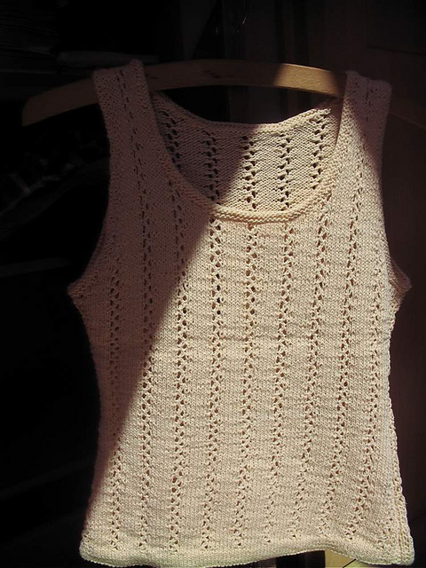 # 66 Top und kurzer Pullover im Netzmuster