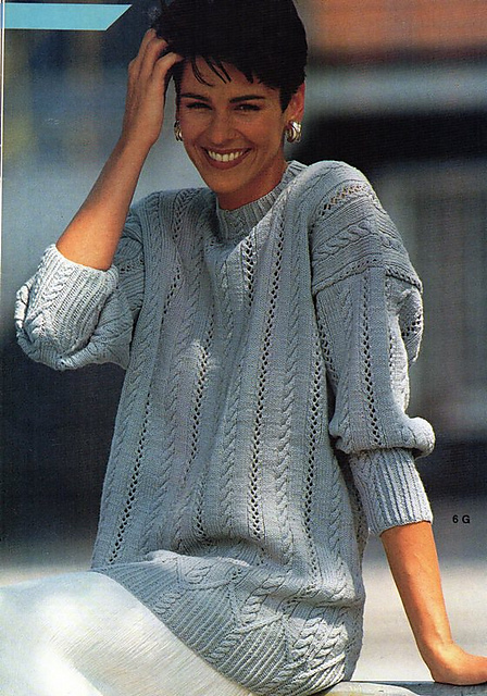 Pulli mit Zopfmuster in Kristallblau