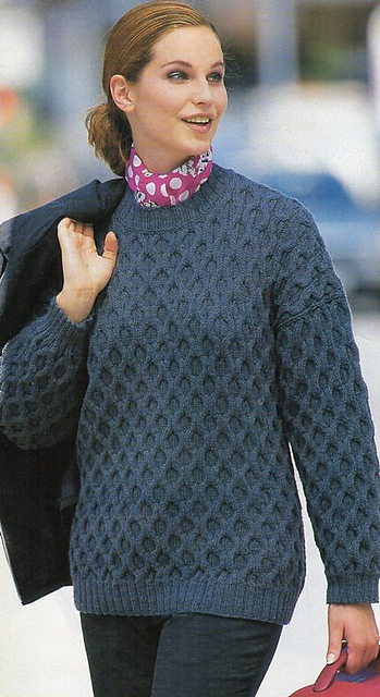 # 09 Grauer Wabenmusterpulli