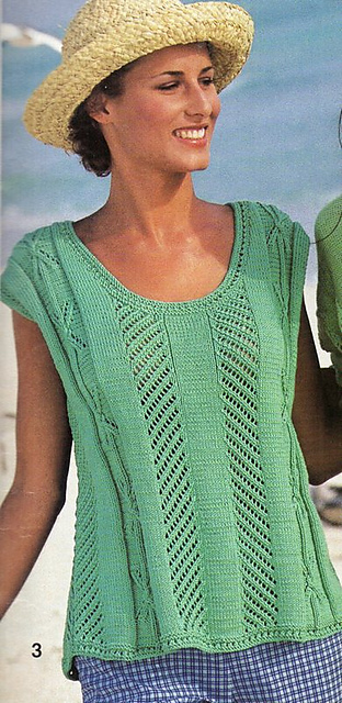 # 03 Grüner Pulli mit Musterstreifen