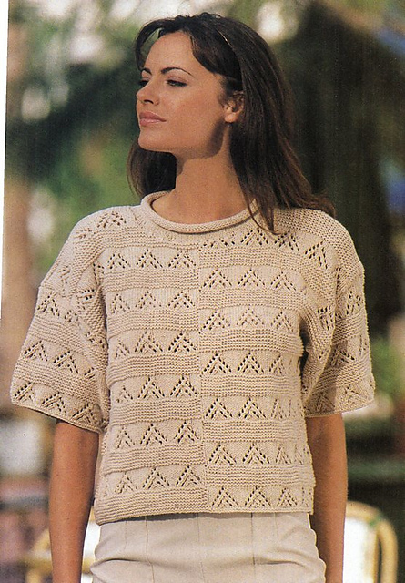 # 19 Beiger Pulli mit Ajourmusterstreifen