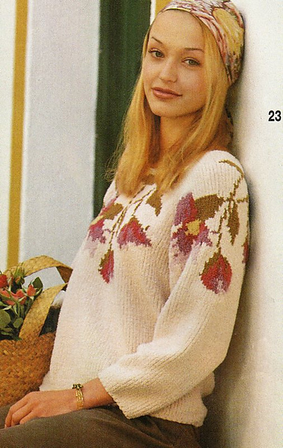 # 23 Raglan sweater with flowers