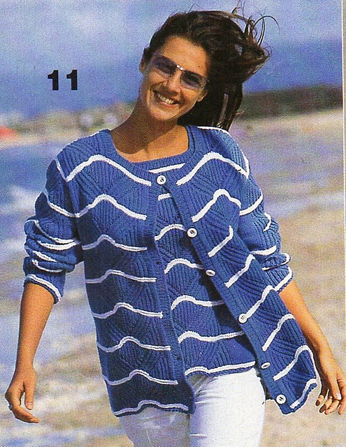 # 11 Blau-weiß gestreiftes Twinset (Jacke)