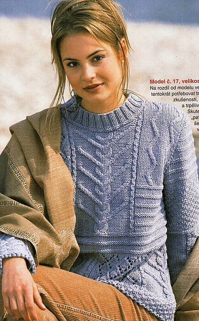 # 17 Grauer Musterpulli