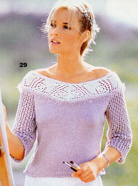# 29 Beiger Pulli mit weißer Ajourpasse