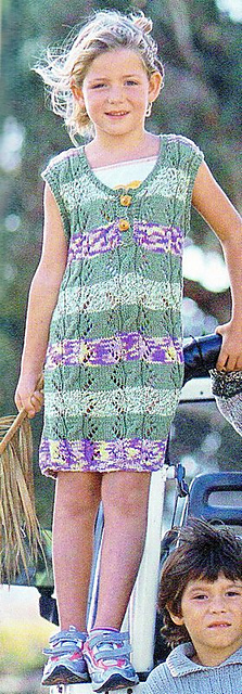 # 29 Mädchenträgerkleid mit Poloausschnitt