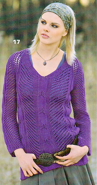 # 17 Violetter Pulli mit Zöpfen und Ajourstreifen
