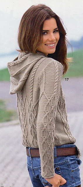 # 17 Kapuzenpulli in Camel