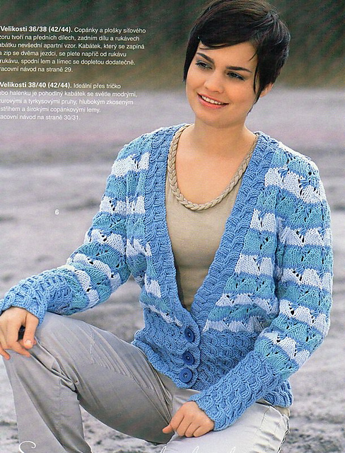 # 06 Gestreifte Jacke mit hohem Zopfbund