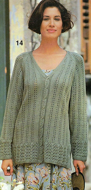 # 14 Raglanpulli in Khaki